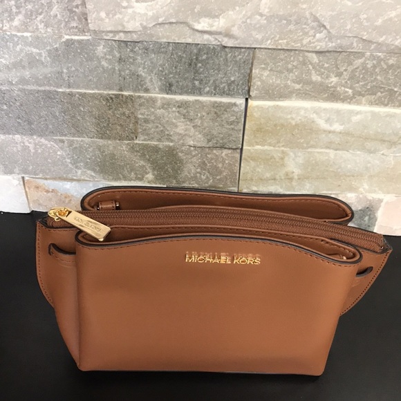 🎁Michael Kors Rochelle MD Messenger Leather Bag - Picture 2 of 8